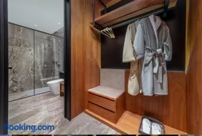 Floral Hotel - Image 3