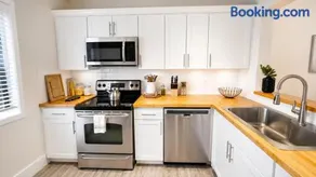 New Listing Lakefront King Bed Fireplace - Image 4