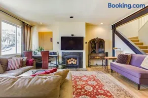 Two Bedroom, Two Newly Renovated Bathrooms, Deck - Image 1