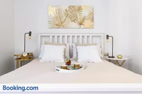 Lora Como Apartment, free private parking, self check in - Image 1