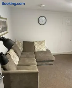 Unique, Large 2 bedroom Flat - Image 5