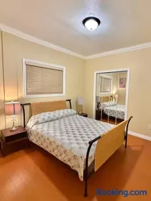 3BR Spacious Living Space 1 Parking Private Entry - Image 3