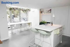 Stylish Georgian townhouse on Richmond Hill - Image 5