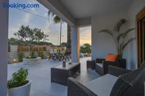 Serenity Garden Retreat - Image 4