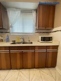 4 BR House Toronto near TTC Sleeps 4-8 STR - Image 1