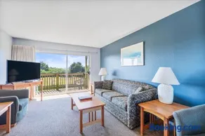 1-Bedroom Family Suite for 6 with Kitchen - Pool and Hot Tub - Image 1