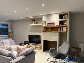 Modern and Cozy Retreat in Abingdon - Oxford- Sleeps 4 in a Quiet Location - Image 1