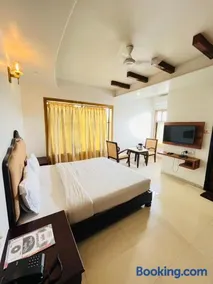 METRO Hotel I 966o9o1oo6 just 500mtr From shreenathji temple By SK - Image 1