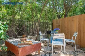 Modern Cozy Stay w Outdoor Patio & Grill - Image 5