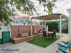 Preciosa y tranquila villa en Valencia con piscina privada - Image 4