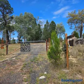 Off grid property near Wyangala dam with starry views - Image 4