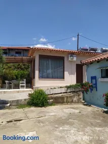 Pefkonas Apartments 100 m from the beach - Image 1