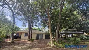 Beachside Bungalow - Image 2