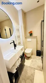 Designer studio with private garden Peaceful haven - Image 4