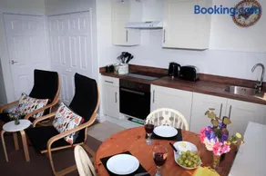 Lowerbourne House Studio - Image 3