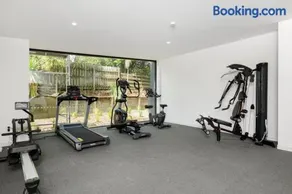 The Hideaway - Gym, Sauna, Spa - Beach Access - Secure Parking - Image 5
