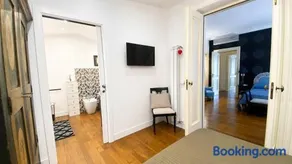 The Queens House - Image 3
