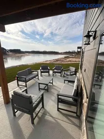 Sunset Serenity 5 Bedroom, Private Lake, Hot Tub - Image 4