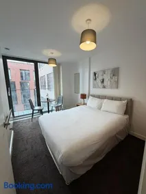 Northern Quarter 2-bed, Sleeps 6 with Balcony - Image 5