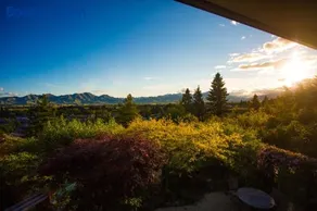 8 on Oregon Boutique Lodge - Image 1