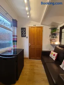 The Old Laundry, Prestatyn - cute little retreat for couples or singles and small dogs, 5 mins walk to beach and town - Image 5