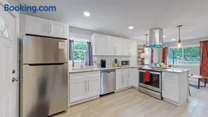 Southwest Charm Spacious Family Home Near Denver - Image 2