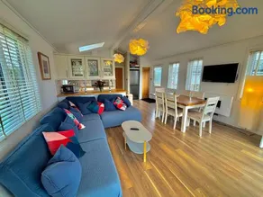 Salcombe Retreat Lodge 2 - Image 1