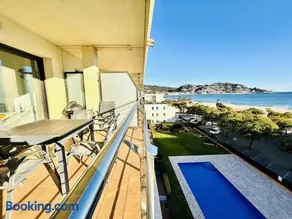 Ático Dúplex con vistas al mar, piscina comunitaria y parking privado, Roses (A221) - Image 2