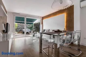 Chalet independiente de diseño con Patio Privado - Image 2