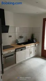 Charmante maison de ville avec parking privé - Image 3
