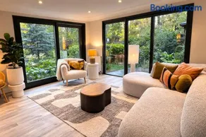 StayatSas Pippa, Luxe Boshuis met Grote Omheinde Tuin aan Vijver - Image 2