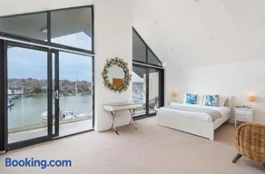 Creek View - A Tranquil Waterside Retreat with a Touch of Luxury and Pontoon - Image 3