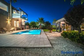 Petronila Luxury Villa with heated private pool - Image 4