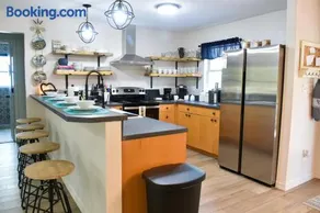 Luxurious Farm House 63 Acres - Image 2