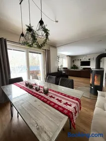 Modernes Haus mit Whirpool, Sauna, Kamin & Piano - Image 3