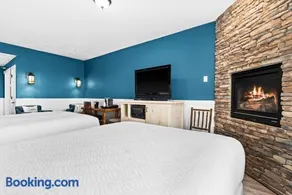Breathtaking Lake Views Studio, 2 Queen Beds, Fireplace and Heated Indoor and Outdoor Pools - Image 1