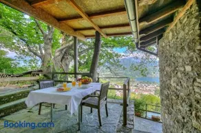 La Capannina Lake & Mountain Views - Happy Rentals - Image 1