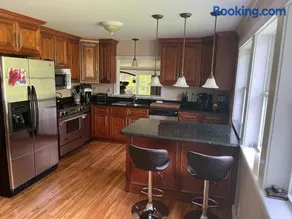 Super convenient and comfy home near Stowe, shopping and trails  - Image 2