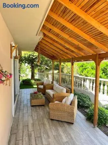 Beachside Garden Villa with Spacious Private Garden in Çeşme - Image 1