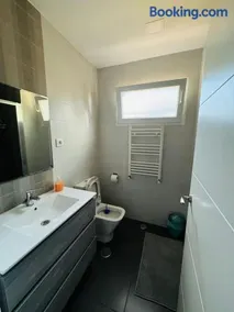 Amplio y cómodo apartamento en Ciudad Lineal - Image 2