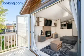 Bockenfield Park country Lodge with hot tub - Image 1