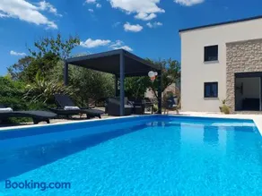 Lazy 8 Villa - Image 1