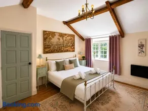 The Mill House Rustic & Charming Historic Listed - Image 4