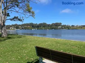 Skipper’s Lakes Entrance *Waterfront* - Image 2