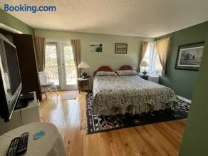 Tudor House Bed and Breakfast - Image 2
