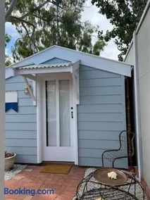 Signal Cottage close to beach and Semaphore Road - Image 1