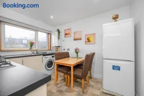 Leys Park Executive Apartments - Image 3