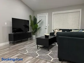 Executive Home in Windsor close to the airport - Image 1