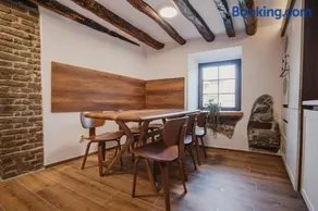 House of Rilkovi I Luxury Old Town House with Sauna & Lake View - Image 3