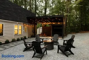 Modern Forest Hideaway, HUUM Sauna & Fire Pit - Image 2